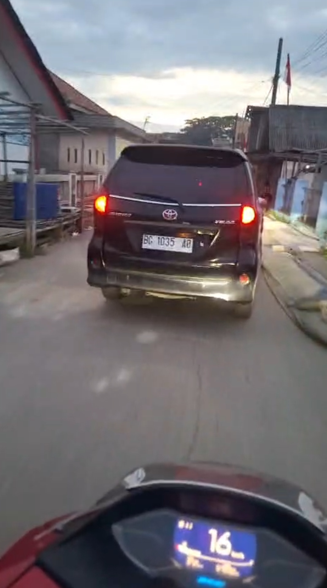 Mencurigakan! Mobil Berkedok Legal Brand Berubah Nopol di Tengah Jalan